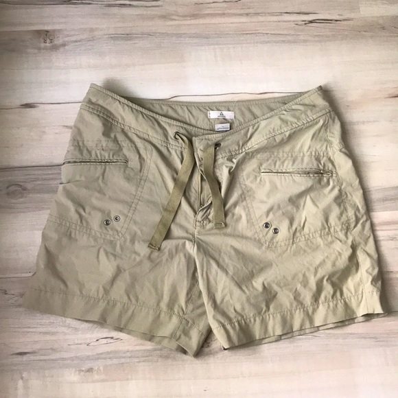 🚶‍♀️ASCEND Women’s Hiking Shorts in Khaki. EUC . Quick dry - Picture 1 of 9